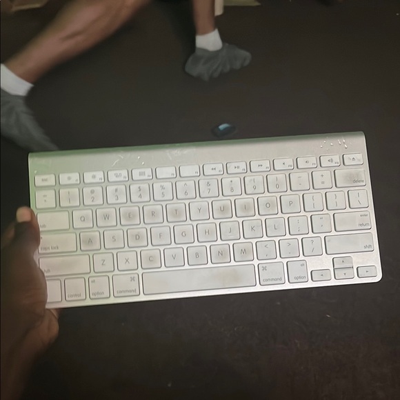 Apple Wireless Keyboard - Silver and White